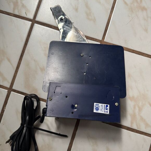 Vintage Budweiser Light Beer Display with Bottle & Ice Wall Decor Collectible - Picture 3 of 3